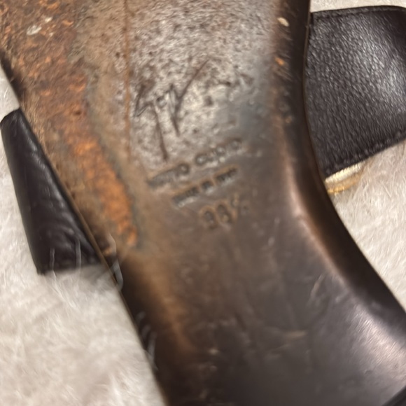 Giuseppe Toe Ring Stone Embellished Luxury Sandals size 38 1/2 EU pre- owned. - Picture 6 of 9